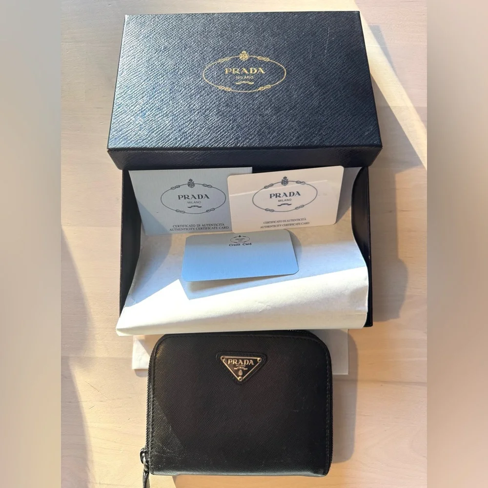 Prada Wallet - Picture 3 of 9